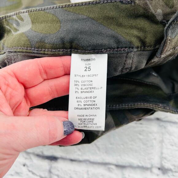 LEVEL 99 Women's Desert Cargo Camo Jogger Pants Size 25 Grey Mid Rise Stretch - Picture 4 of 12
